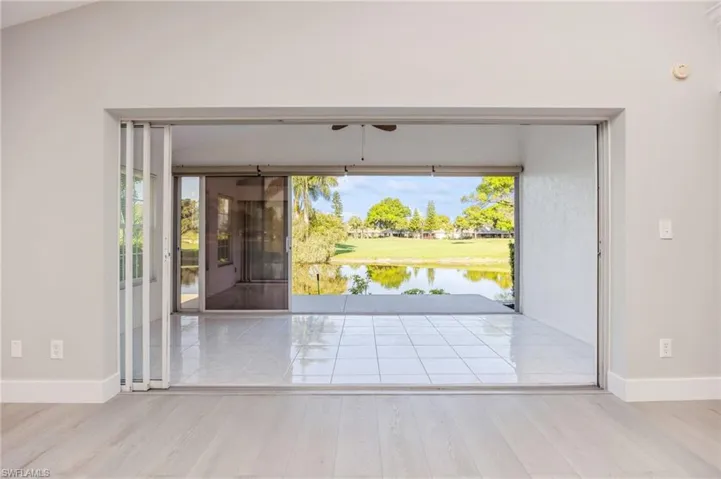 1566  Weybridge  CIR, Naples, FL 34110