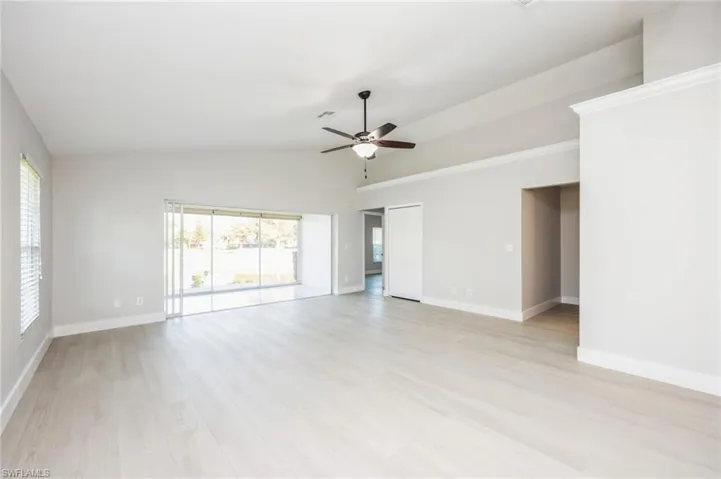 1566  Weybridge  CIR, Naples, FL 34110