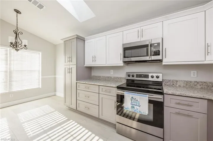 1566  Weybridge  CIR, Naples, FL 34110