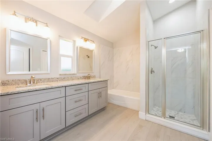 1566  Weybridge  CIR, Naples, FL 34110