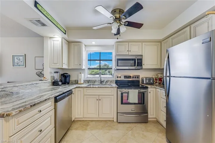 5 High Point Cir W 204, Naples, Florida 34103