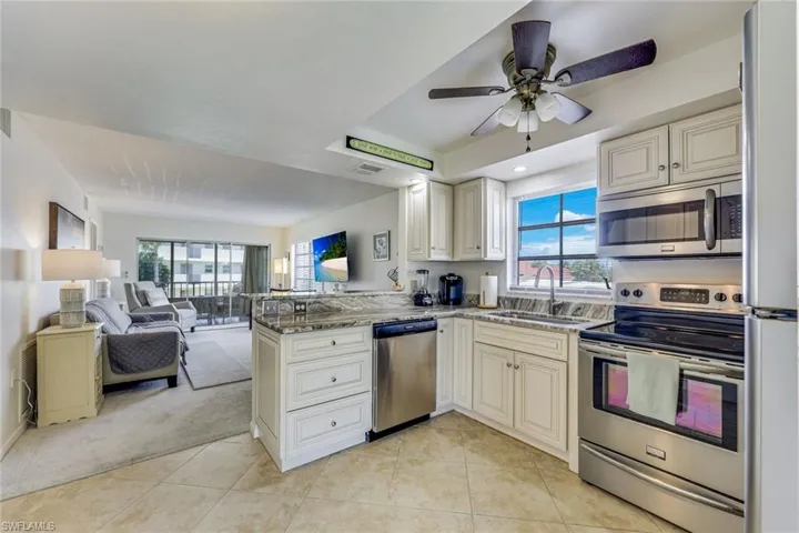 5 High Point Cir W 204, Naples, Florida 34103