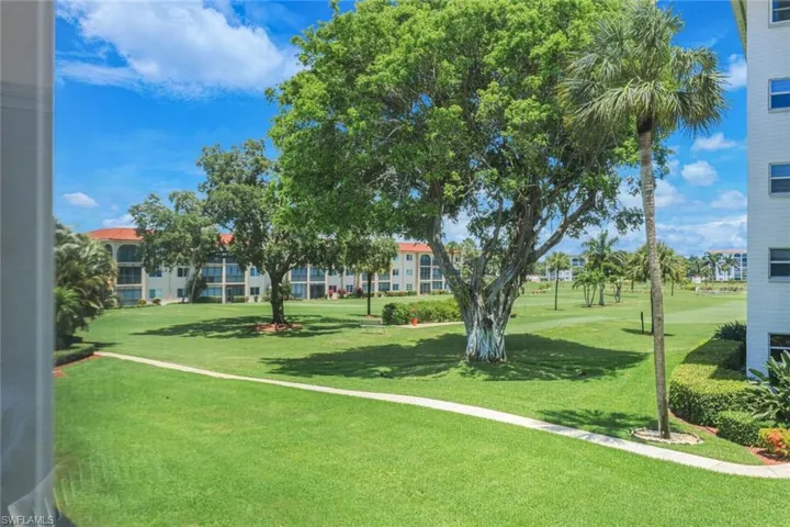 5 High Point Cir W 204, Naples, Florida 34103