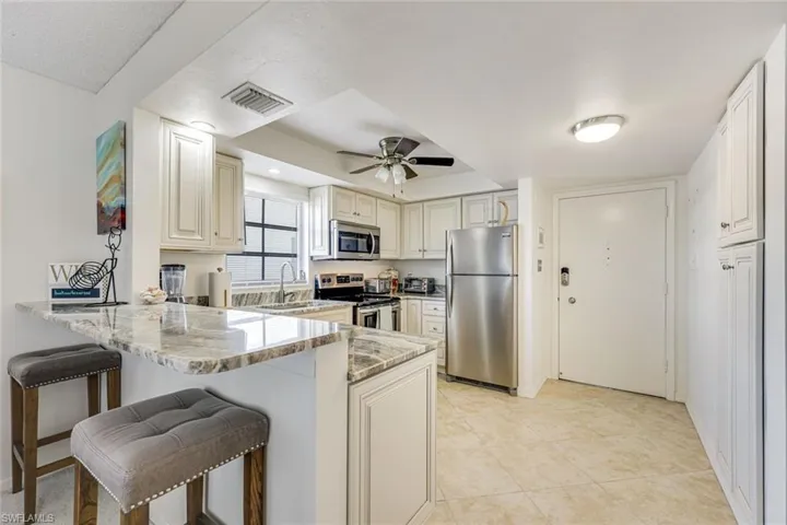 5 High Point Cir W 204, Naples, Florida 34103