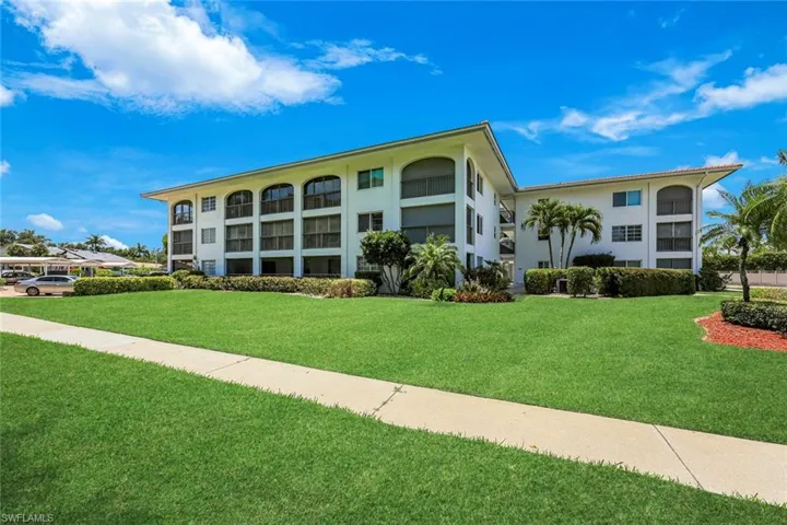 5 High Point Cir W 204, Naples, Florida 34103
