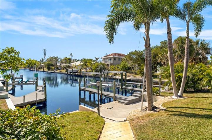 Dock & Lift w/ Canal Views