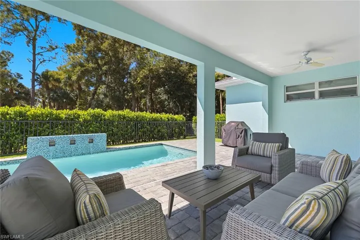 152 14th Ave Nw, Naples, Florida 34120