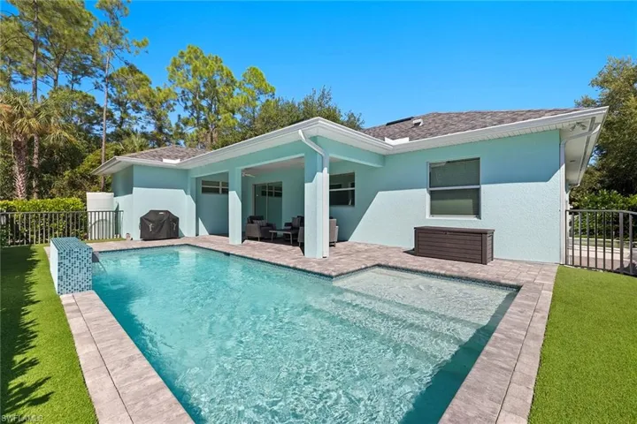 152 14th Ave Nw, Naples, Florida 34120