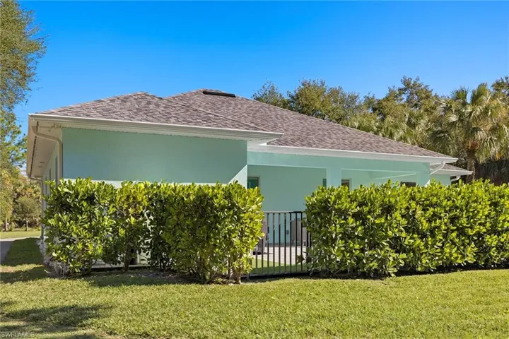152 14th Ave Nw, Naples, Florida 34120