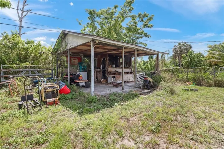 View of yard with an outdoor structure