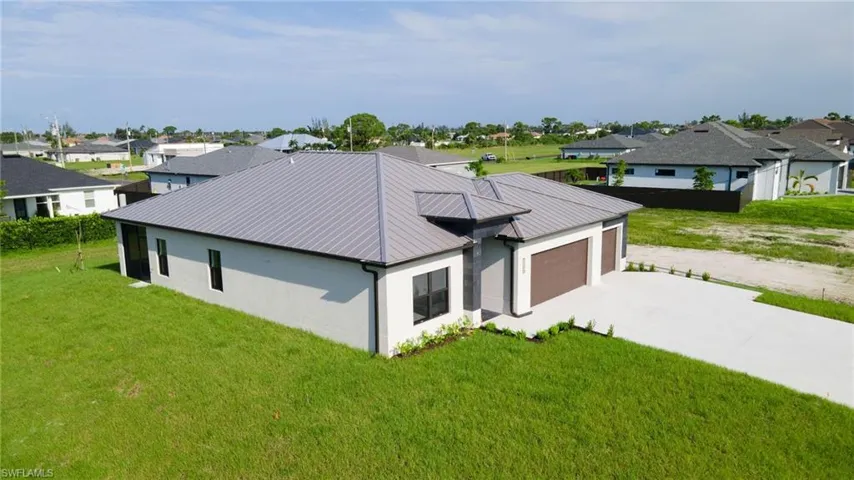 View of front of house featuring a garage and a front yard