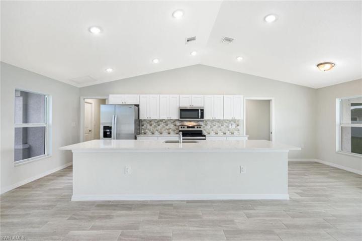 846 Wilmington PKWY, CAPE CORAL FL 33993