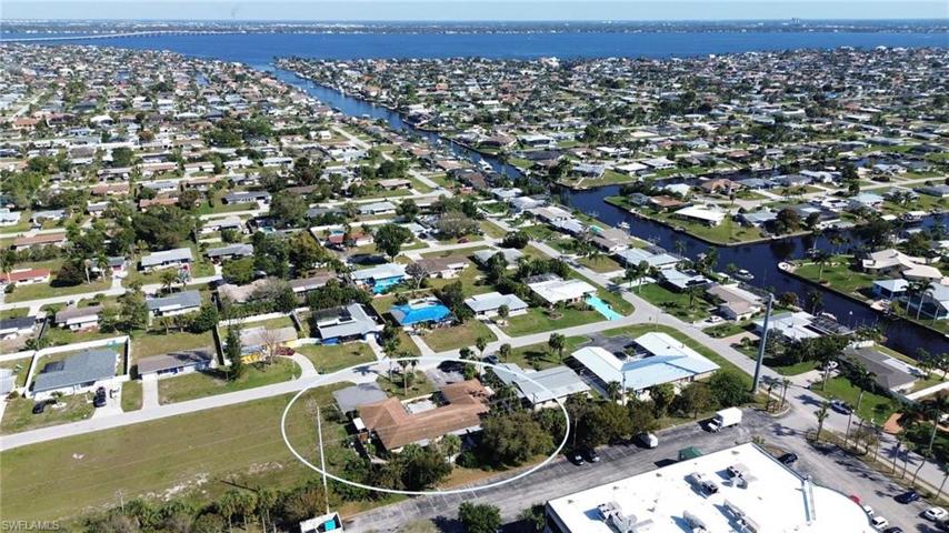 2718 SE 16th  PL, Cape Coral, FL 33904