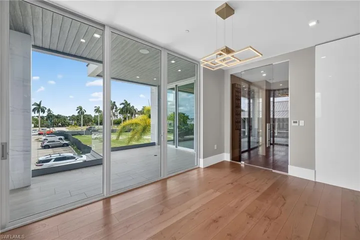 1165 8th St S #202, Naples, Florida 34102
