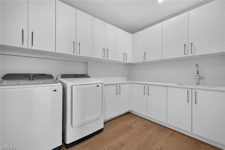 1165 8th St S #202, Naples, Florida 34102