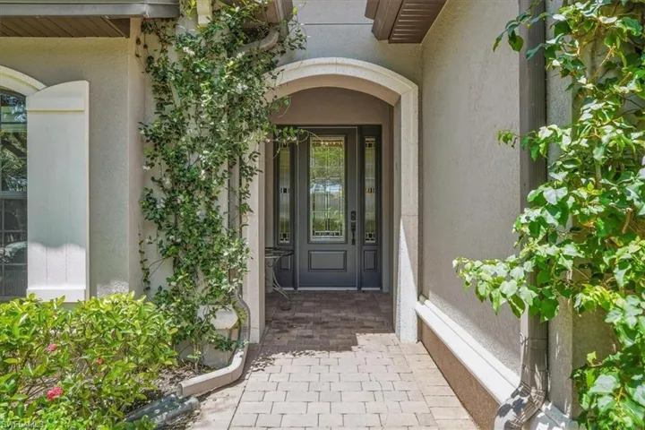 9523  Campanile  CIR, Naples, FL 34114