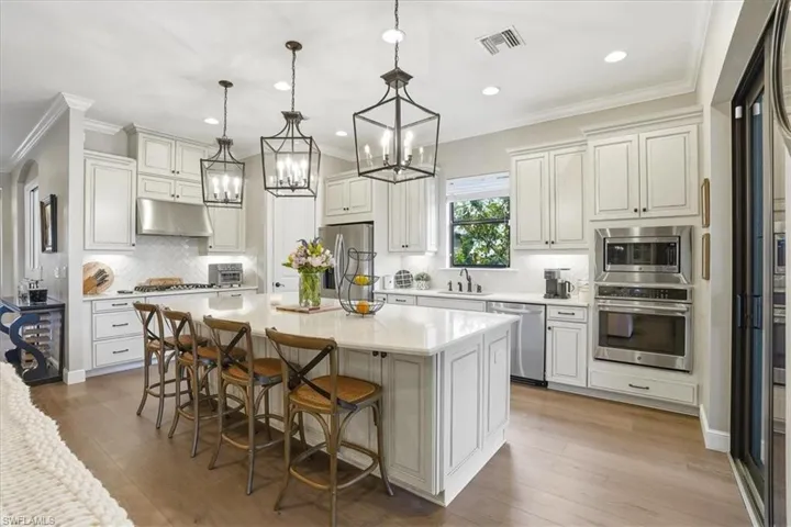 9523  Campanile  CIR, Naples, FL 34114
