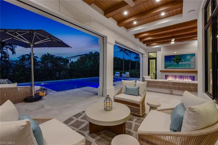 529  Neapolitan  WAY, Naples, FL 34103