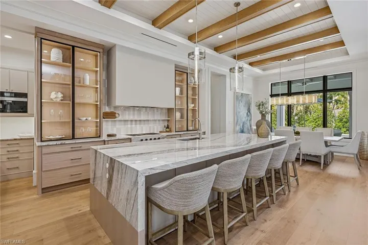 529  Neapolitan  WAY, Naples, FL 34103