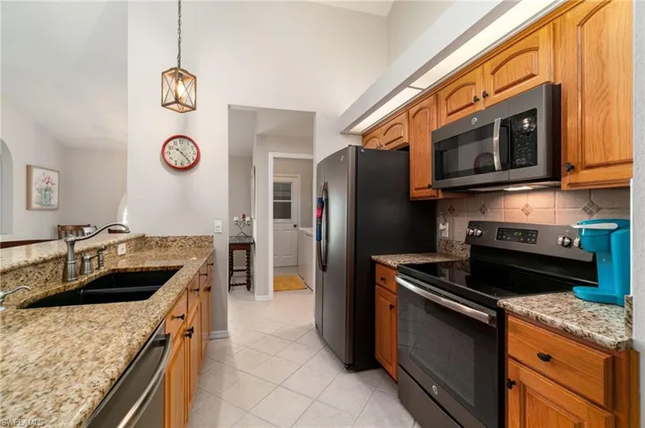 3220  Citron  DR, Naples, FL 34120