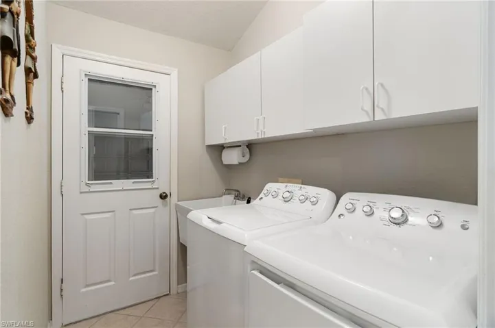 3220  Citron  DR, Naples, FL 34120
