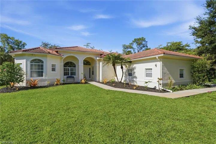 390 12th Ave Nw, Naples, Florida 34120