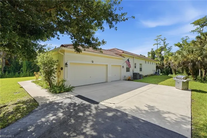 390 12th Ave Nw, Naples, Florida 34120