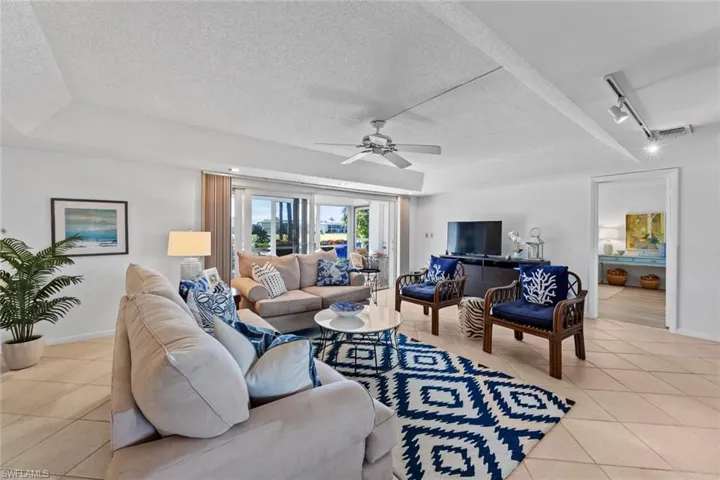 Large living area!  Turnkey!