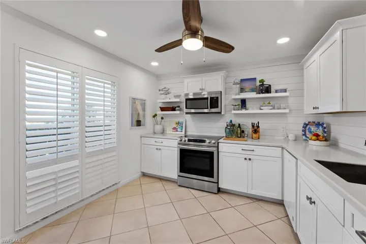 Coastal inspired kitchen.