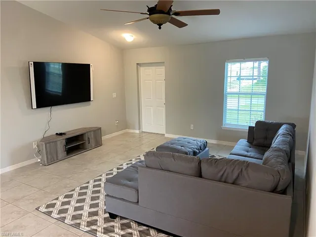 2837 Nw 24th Ave, Cape Coral, Florida 33993