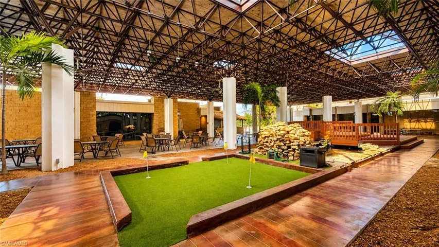Pavilion Putting Green