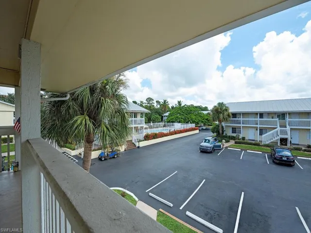 4629  Bayshore  DR, Naples, FL 34112