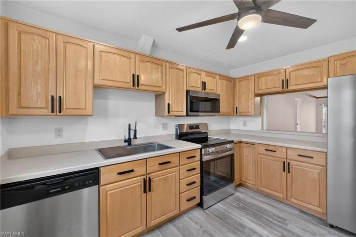 6913 Birdie Way, Fort Myers, Florida 33919