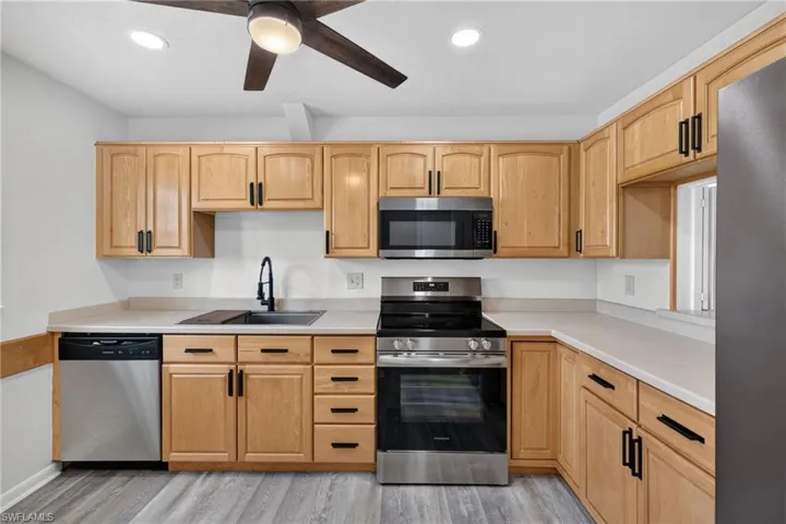 6913 Birdie Way, Fort Myers, Florida 33919