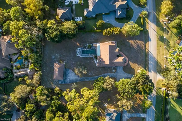 561  Ridge  DR, Naples, FL 34108