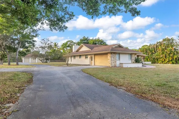 561  Ridge  DR, Naples, FL 34108