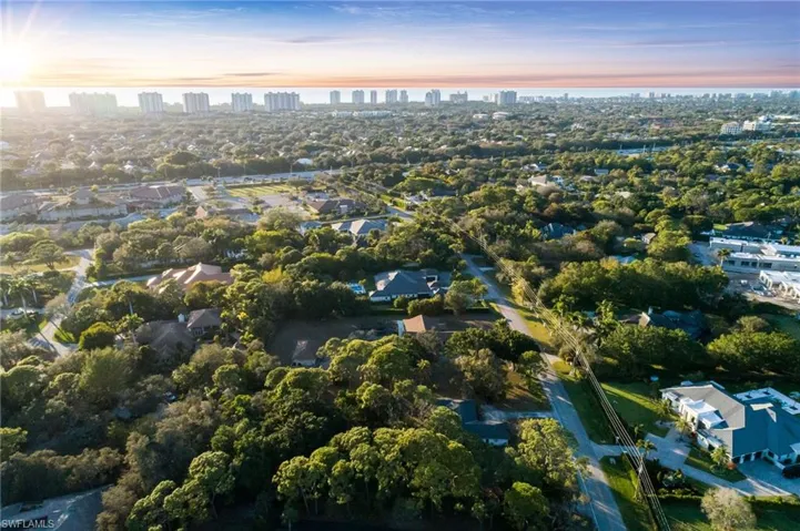561  Ridge  DR, Naples, FL 34108
