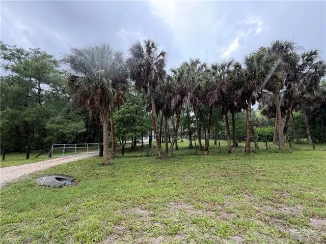 281  8th SE ST, Naples, FL 34117