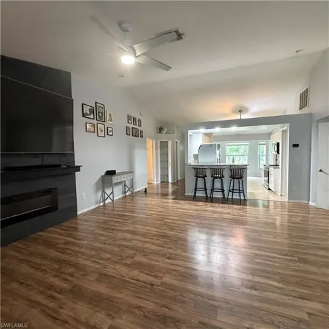 281 8th St Se, Naples, Florida 34117