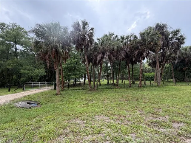 281  8th SE ST, Naples, FL 34117
