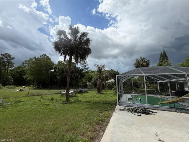 281 8th St Se, Naples, Florida 34117