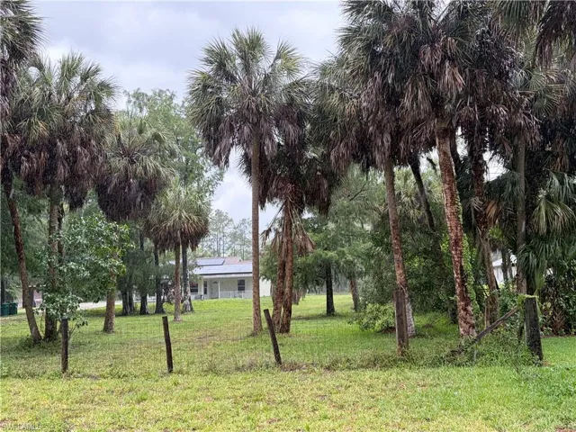 281  8th SE ST, Naples, FL 34117
