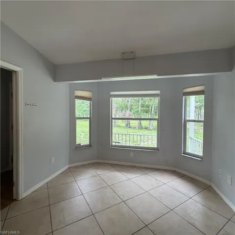281 8th St Se, Naples, Florida 34117