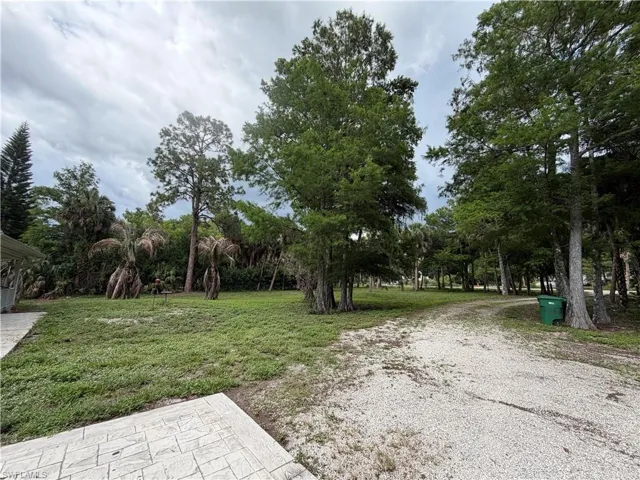 281  8th SE ST, Naples, FL 34117
