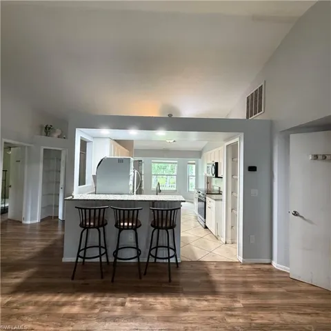 281 8th St Se, Naples, Florida 34117