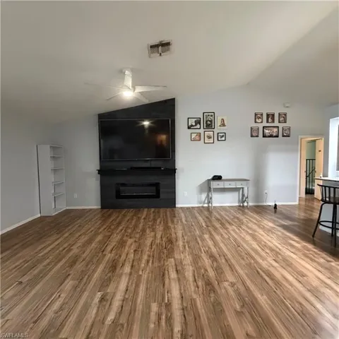 281  8th SE ST, Naples, FL 34117