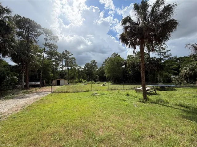 281  8th SE ST, Naples, FL 34117