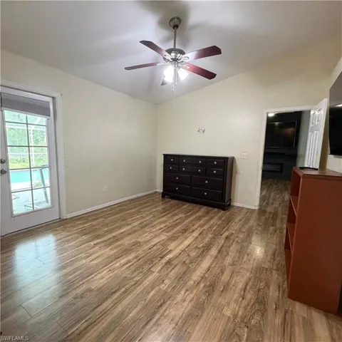 281 8th St Se, Naples, Florida 34117