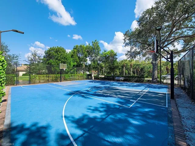 8093  San Vista  CIR, Naples, FL 34109