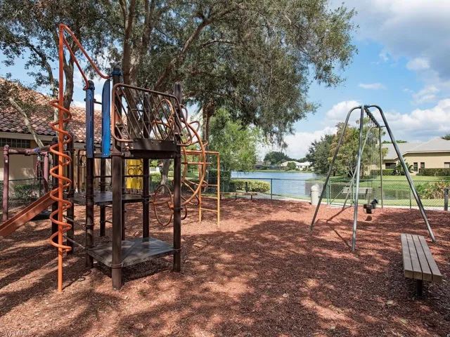 8093  San Vista  CIR, Naples, FL 34109